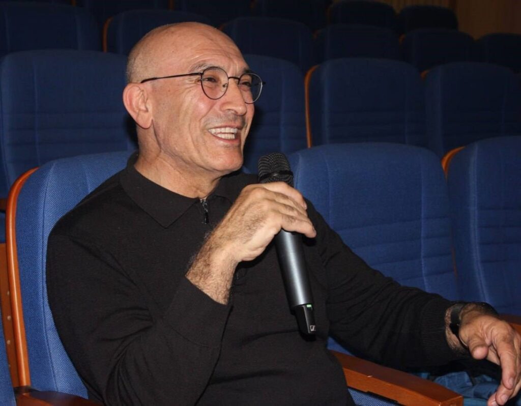 Toufik Hedna au micro